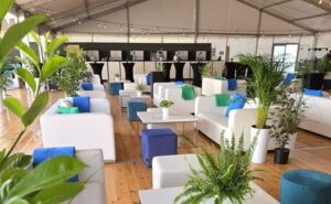 wynajem mebli eventowych pod strefy networkingowe